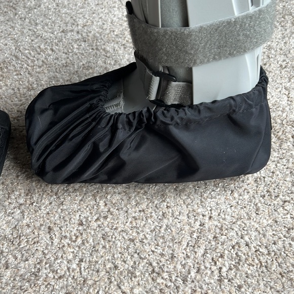 Aircast/Walker Boot Bundle: Breg AirCast, Walker Boot Cover, Post-op shoe, Small - Picture 5 of 6